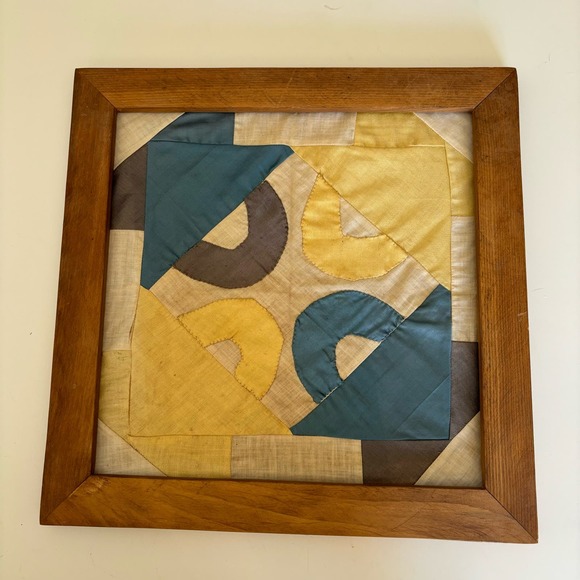 Vintage Framed handmade quilt - Picture 2 of 5